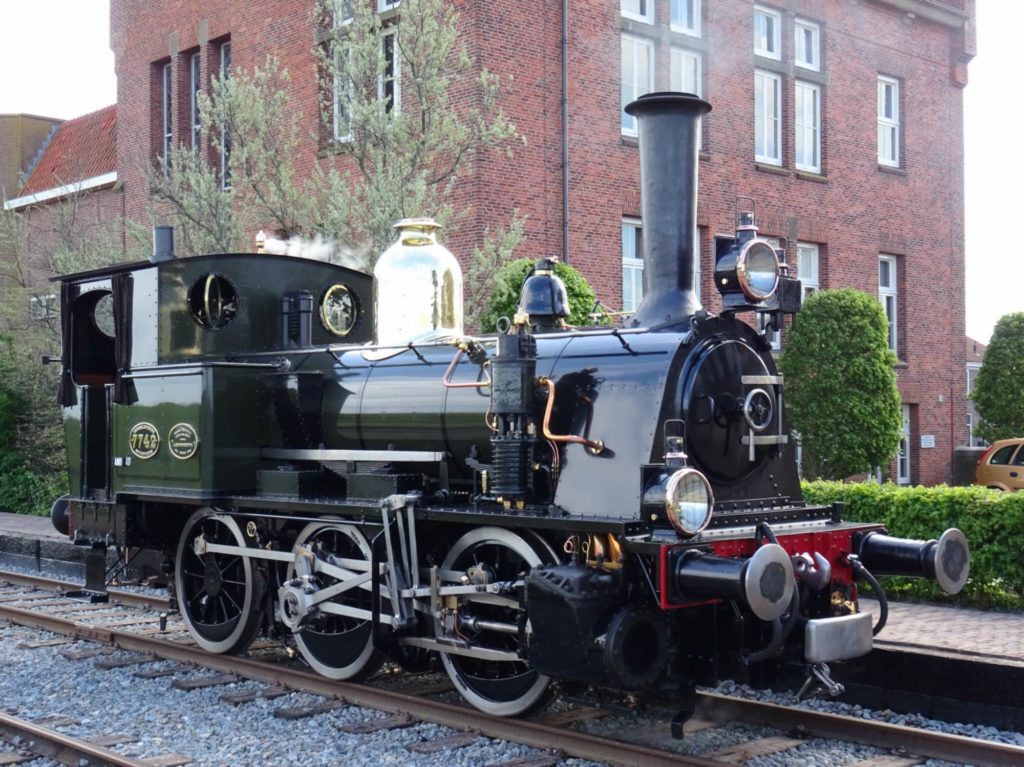 博物館の蒸気機関車でのツアー